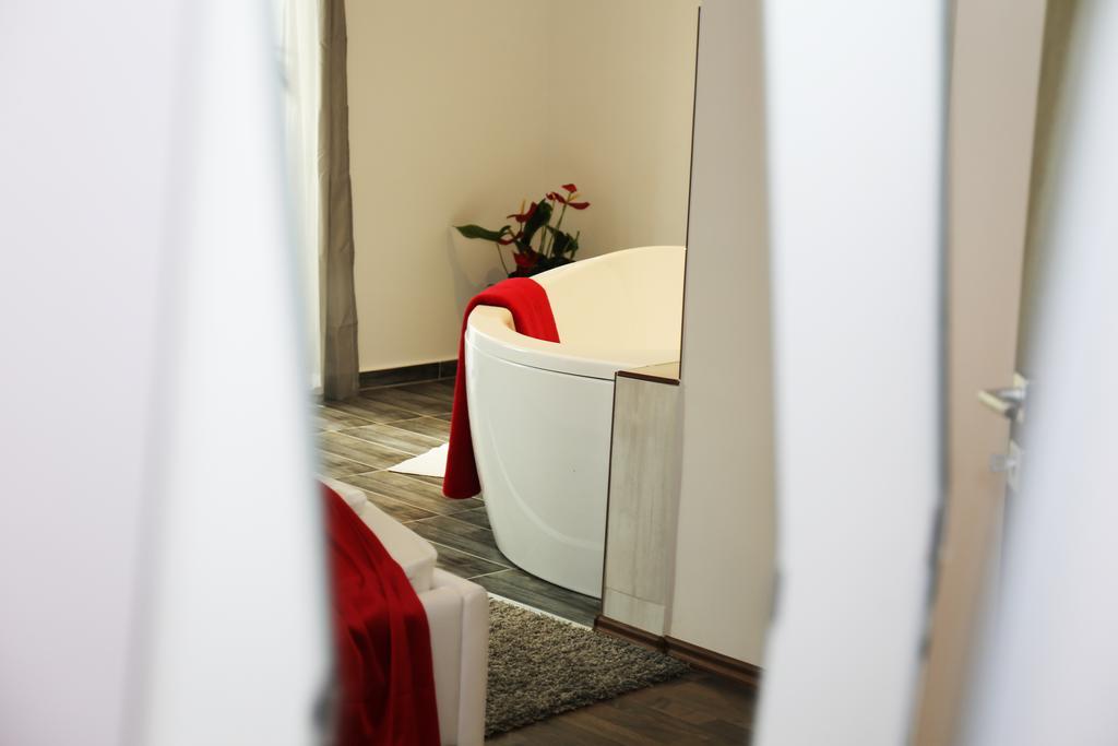 Velnoek Luxus Apartman Mako Luaran gambar